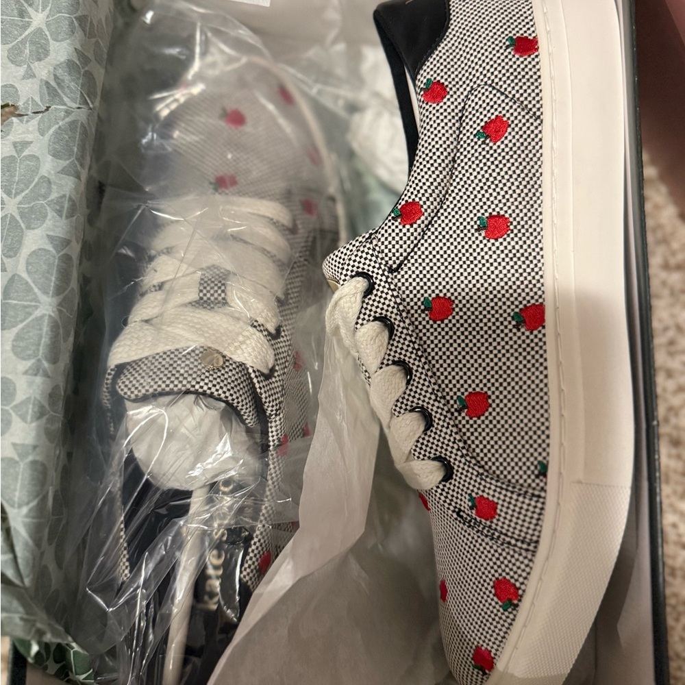 New Kate Spade Apple Women's Sneakers - Picture 3 of 4